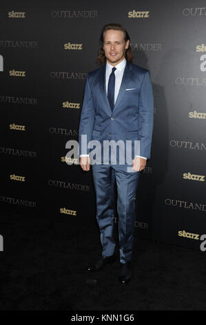 NEW YORK, NY - 01. April: Sam Heughan besucht die "Outlander" Mitte der Saison New York Premiere im Ziegfeld Theatre am 1. April 2015 in New York City. Personen: Sam Heughan Stockfoto