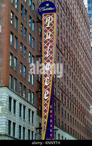 Chicago, Illinois, USA. Der Cadillac Palace Theater in Chicago Loop. Das Theater ursprünglich geöffnet im Jahre 1926, das Neue Palais Theater. Stockfoto