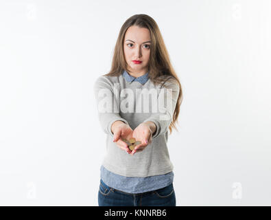 Frau Hände halten Euro Münzen und sie ihnen zu Kamera Stockfoto