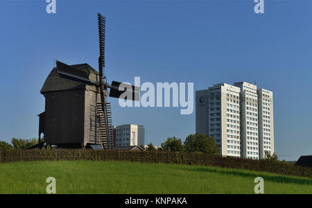 Windmühle, Wohnhaus, Allee der Kosmonauten 200, Marzahn, Berlin, Deutschland, Windmuehle, Wohnhaus, Allee der Kosmonauten 200, Deutschland Stockfoto