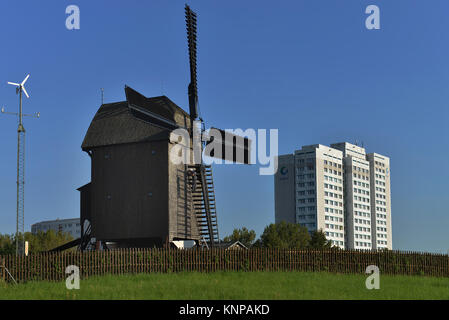 Windmühle, Wohnhaus, Allee der Kosmonauten 200, Marzahn, Berlin, Deutschland, Windmuehle, Wohnhaus, Allee der Kosmonauten 200, Deutschland Stockfoto