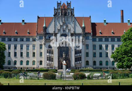 Amtsgericht Wedding, Mineralquelle, Mitte, Berlin, Deutschland, Amtsgericht Wedding Brunnenplatz, Gesundbrunnen, Mitte, Deutschland Stockfoto