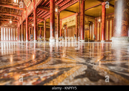 Hue, Vietnam - Mar 16, 2017: Grab des Kaisers Khai Dinh (UNESCO Weltkulturerbe). Berühmte historische Stätte in Hue, Vietnam. Stockfoto