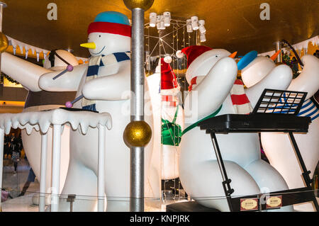 Schneemann Weihnachten Anzeige an einer Shopping Mall, Mall, in Hongkong Stockfoto