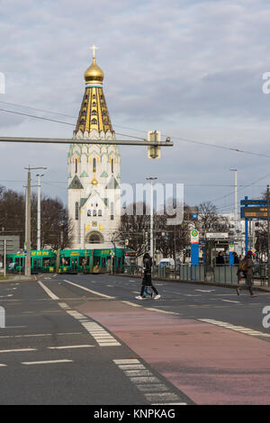 Leipzig Russische Gedächtniskirche religiöse Stadt Kirche einzigartige Goldene Design Tower Bürgersteig öffentliche bedeckt bei kaltem Wetter Feb 2017 Stockfoto