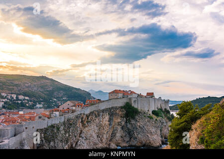 Schöne äußere Festungsmauer von Dubrovnik Kroatien Stadtbild Detail europäischen Reiseziel Sehenswürdigkeiten Stockfoto