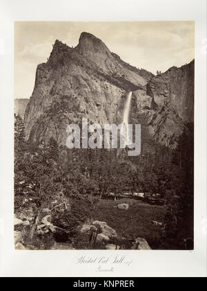 Der Bridal Veil Fall ist ein 940 Meter hoher Wasserfall im Yosemite National Park, Kalifornien. Das Merkmal ist eine vertikale Kaskade über Granitklippen, bekannt für seine landschaftliche Schönheit und natürliche Bedeutung. Stockfoto