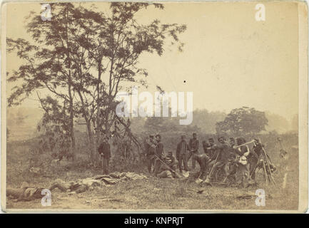 Die Toten zu begraben, auf dem Schlachtfeld von Antietam, September 1862 MET DP 116702 259595 Stockfoto