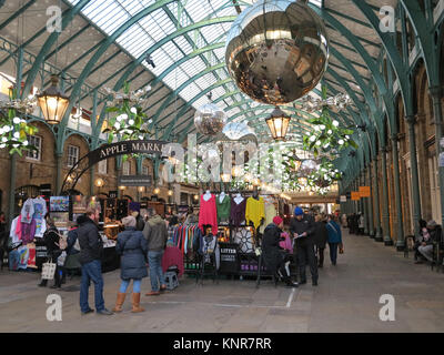 Weihnachten im Covent Gardens London Im apple markt November 2017. Stockfoto