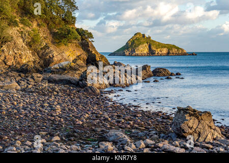 Thatcher Rock von Meadfoot Beach, Torquay, Devon, Großbritannien. Dezember 2017. Stockfoto