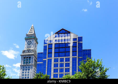 Iconic auf Clock Tower in Boston Skyline Stockfoto