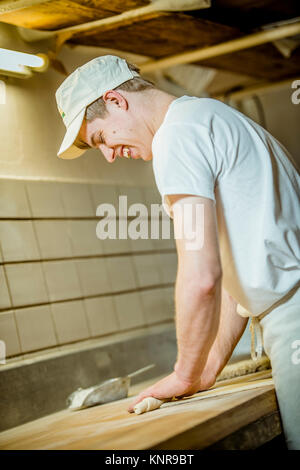 Baecker Beim Brotbacken - Bäcker Stockfoto