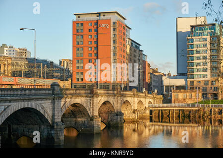 Jurys Inn Hotel in Glasgow, Jamaika Straße über den Fluss Clyde. Stockfoto