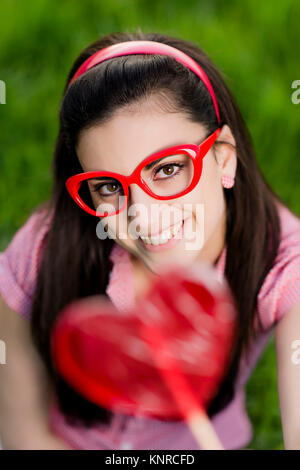 Frau Mit Herzlolly - Frau mit Herz Stockfoto