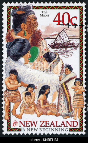 Neuseeland - ca. 1990: Briefmarke von Neuseeland gedruckt, zeigt die Maori - ein neuer Anfang, ca. 1990 Stockfoto