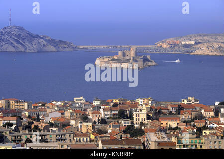 Marseille, Panorama der Bucht mit der Insel, wo der Schriftsteller Alexandre Dumas die Inhaftierung seines literarischen Charakter Edmond Dantes, der Graf von Monte Cristo eingestellt Stockfoto