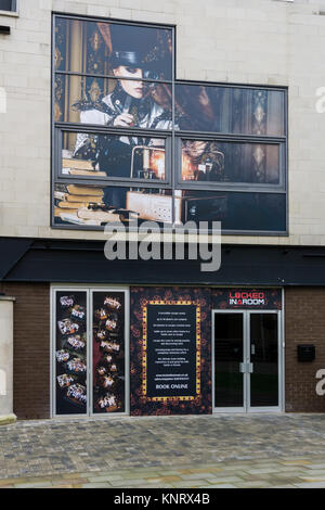Fassade des "im Raum", bietet 8 Zimmer, bei dem die Spieler versuchen durch das Lösen von Rätseln und finden Hinweise zu entkommen; Milton Keynes, Großbritannien Stockfoto