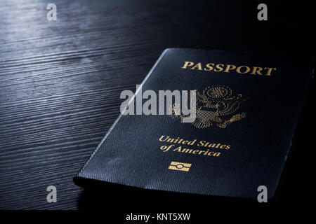 Reisepass Booklet Cover United States Amerikanische Schwarz Kontrast Schreibtisch Flash Stockfoto