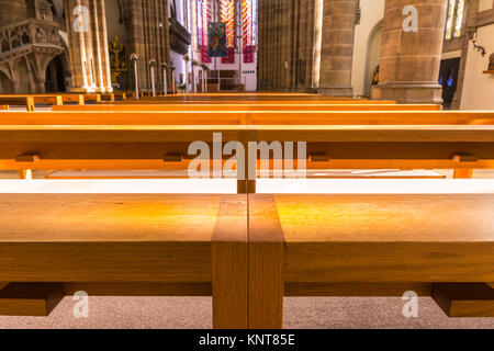 Der heilige Paulus Kirche Kathedrale Architektur Innenraum Bänke Bänke historische Altstadt München Deutschland Europa Religion Sitzen Stühle Anbetung leer Stockfoto