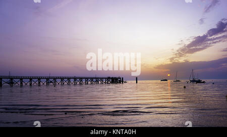 Sonnenaufgang am Strand von Damen über den atlantischen Ozean an der Insel Noirmoutier, Frankreich Stockfoto