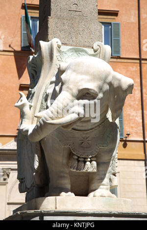 Denkmal der Elefant von Bernini an der Piazza Della Minerva in Rom, Italien Stockfoto