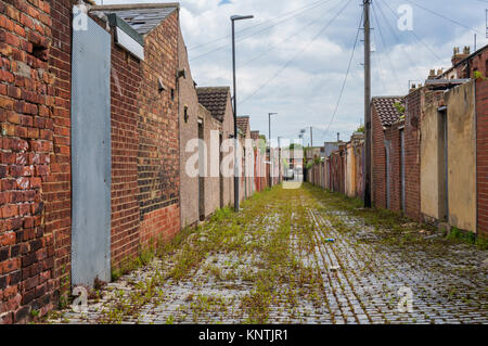 Rücken der heruntergekommene Reihenhäuser England Hartlepool, England verlassene Häuser für Abriss oder Sanierung Hartlepool bereit Stockfoto