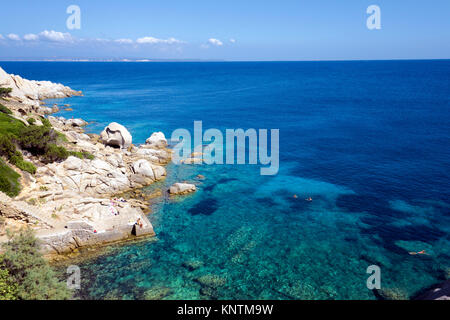 Idyllisch an der felsigen Küste mit Granitfelsen am Capo Testa, Santa Teresa di Gallura, Sardinien, Italien, Mittelmeer, Europa Stockfoto