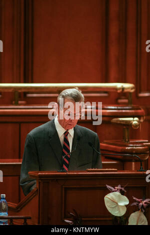 Bukarest, Rumänien - 25. OKTOBER 2011: König Michael von Rumänien während der ersten Rede vor dem rumänischen Parlament in Bukarest. Stockfoto