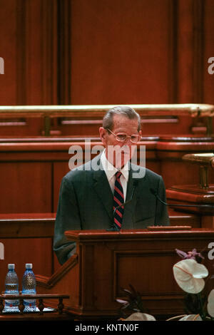 Bukarest, Rumänien - 25. OKTOBER 2011: König Michael von Rumänien während der ersten Rede vor dem rumänischen Parlament in Bukarest. Stockfoto