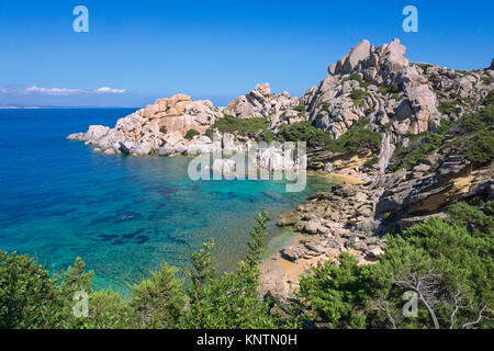 Kleinen idyllischen Badestrand in einer kleinen Bucht, Capo Testa, Santa Teresa di Gallura, Sardinien, Italien, Mittelmeer, Europa Stockfoto