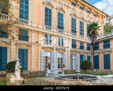 Garten des Palazzo Bianco, einem der historischen Palazzi an der Via Garibaldi in der Altstadt, Genua, Ligurien, Italien Stockfoto