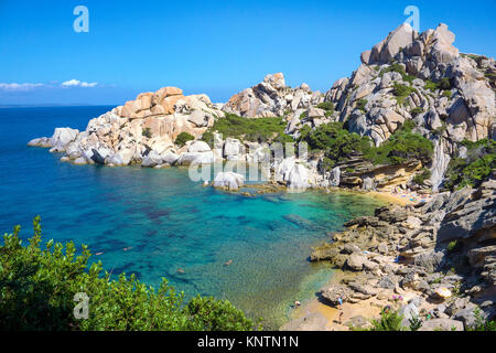 Kleinen idyllischen Badestrand in einer kleinen Bucht, Capo Testa, Santa Teresa di Gallura, Sardinien, Italien, Mittelmeer, Europa Stockfoto