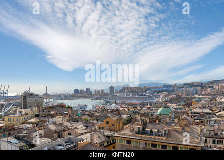 Blick über den Hafen von Genua, Italien Stockfoto