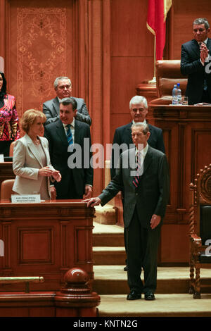 Bukarest, Rumänien - 25. OKTOBER 2011: König Michael von Rumänien während der ersten Rede vor dem rumänischen Parlament in Bukarest. Stockfoto