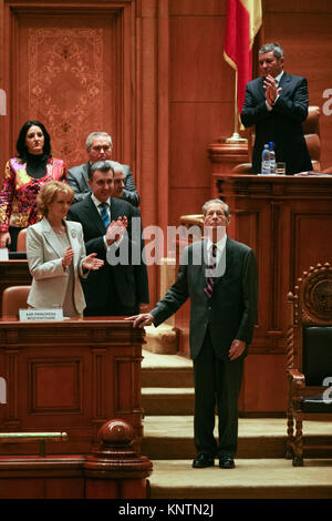 Bukarest, Rumänien - 25. OKTOBER 2011: König Michael von Rumänien während der ersten Rede vor dem rumänischen Parlament in Bukarest. Stockfoto