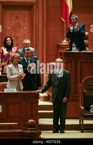 Bukarest, Rumänien - 25. OKTOBER 2011: König Michael von Rumänien während der ersten Rede vor dem rumänischen Parlament in Bukarest. Stockfoto