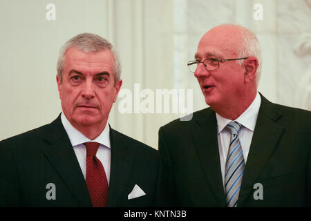 Bukarest, Rumänien - 25. OKTOBER 2011: König Michael von Rumänien während der ersten Rede vor dem rumänischen Parlament in Bukarest. Stockfoto