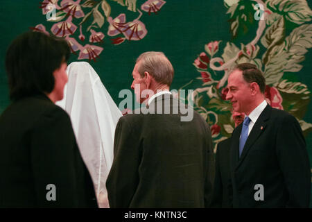 Bukarest, Rumänien - 25. OKTOBER 2011: König Michael von Rumänien während der ersten Rede vor dem rumänischen Parlament in Bukarest. Stockfoto