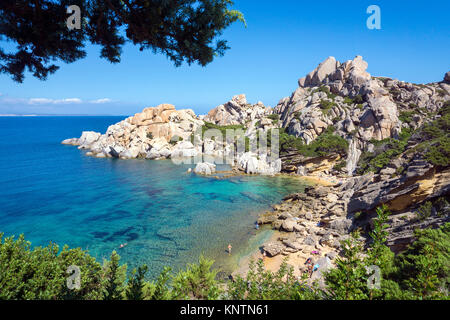 Kleinen idyllischen Badestrand in einer kleinen Bucht, Capo Testa, Santa Teresa di Gallura, Sardinien, Italien, Mittelmeer, Europa Stockfoto
