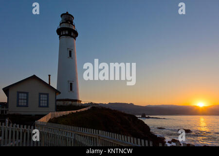 Sonnenaufgang am Pigeon Point LIGHT HOUSE nördlich von Santa Cruz - PESCADERO, Kalifornien Stockfoto