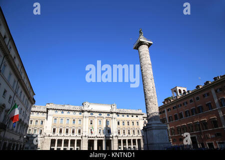 Spalte des Marcus Aurelius an der Piazza Colonna in Rom, Italien Stockfoto