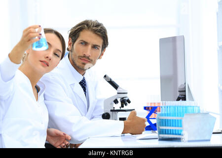 Team von Biologen Forscher im Labor Stockfoto