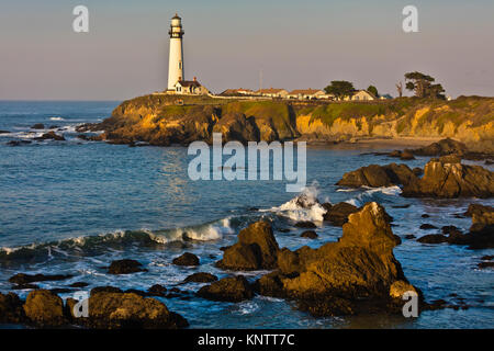 Sonnenaufgang am Pigeon Point LIGHT HOUSE nördlich von Santa Cruz - PESCADERO, Kalifornien Stockfoto