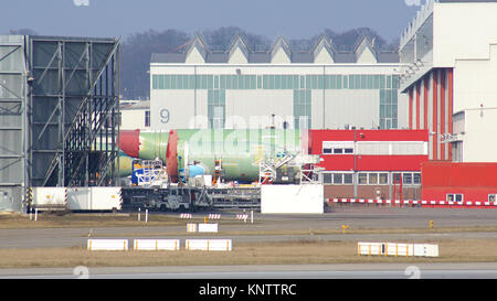 HAMBURG, DEUTSCHLAND - 8. März, 2014: Teile eines Airbus Passagier Flugzeug waren nach Hamburg von Toulouse geliefert Stockfoto