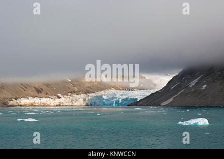 Wagonwaybreen, Gletscher in Albert ich lande auf Spitzbergen/Svalbard in Magdalenefjorden, Norwegen Kalben Stockfoto