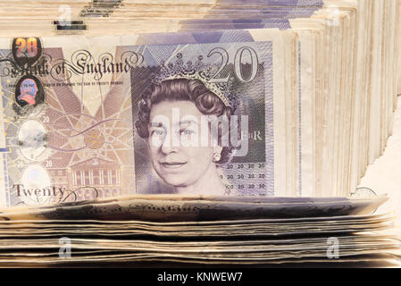 Stapel von 20 20 £ Sterling Banknoten UK Währung verwendet Stockfoto