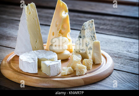 Verschiedene Arten von Käse Stockfoto