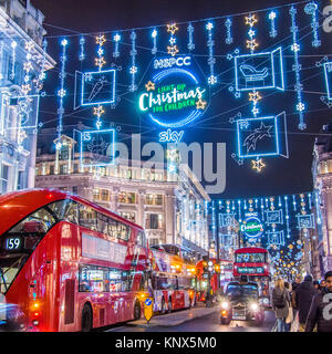 Weihnachtsbeleuchtung in Oxford Circus, London Stockfoto