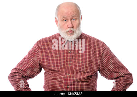 Überrascht älterer Mann isoliert auf weißem Stockfoto