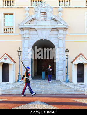 Wachmann am Grimaldi-palast, Monaco, mediterranen marschieren Stockfoto